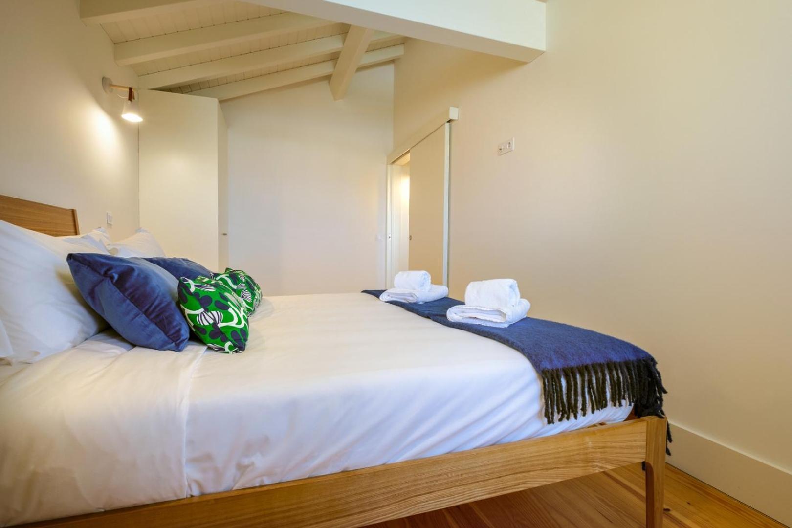 Spacious W. Beautiful & Sunny Private Terrace Oporto