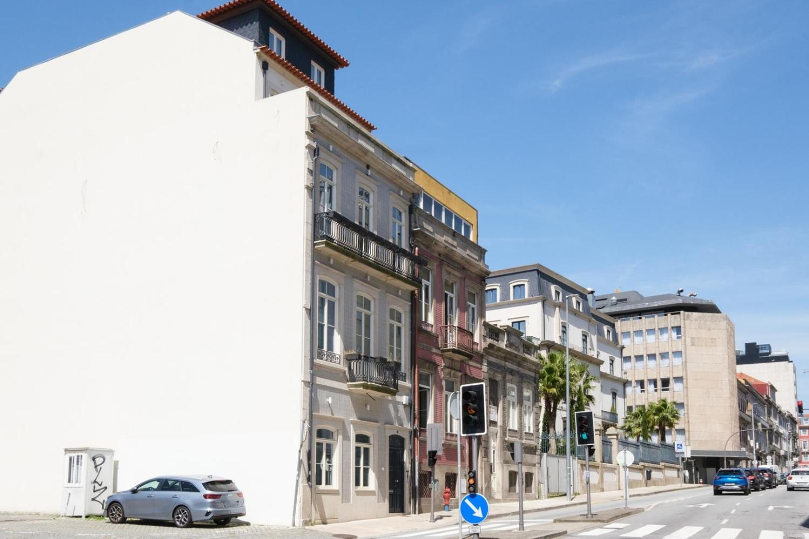 Spacious W. Beautiful & Sunny Private Terrace * Oporto