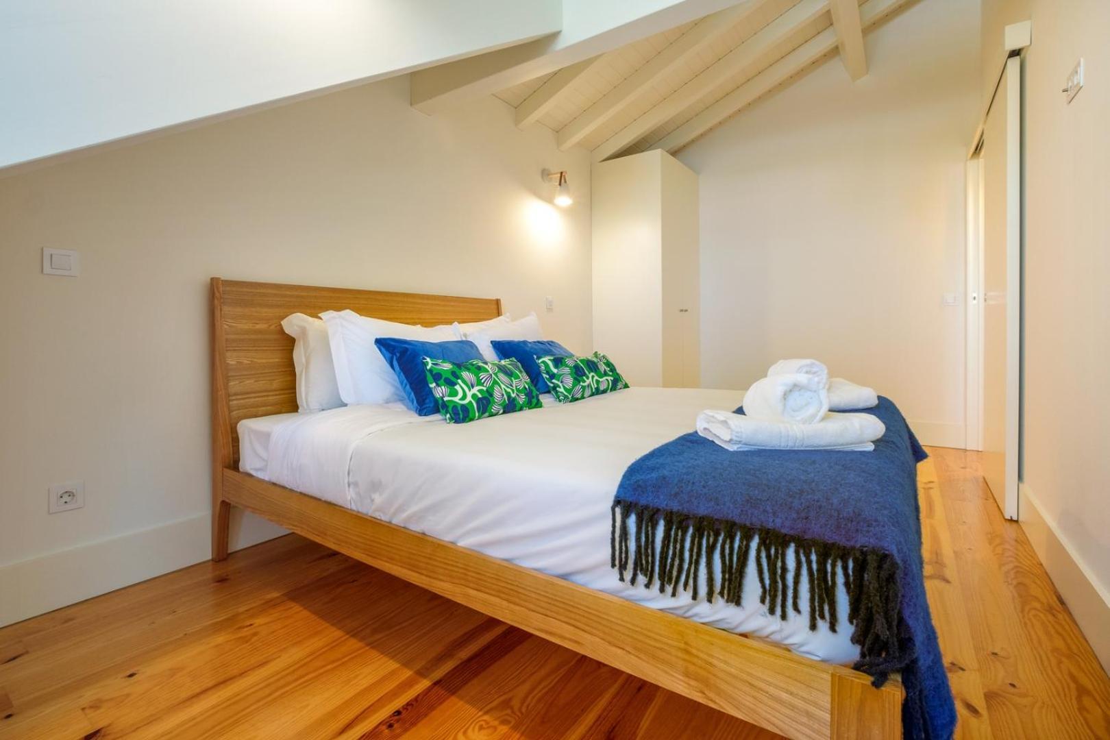 Spacious W. Beautiful & Sunny Private Terrace Oporto