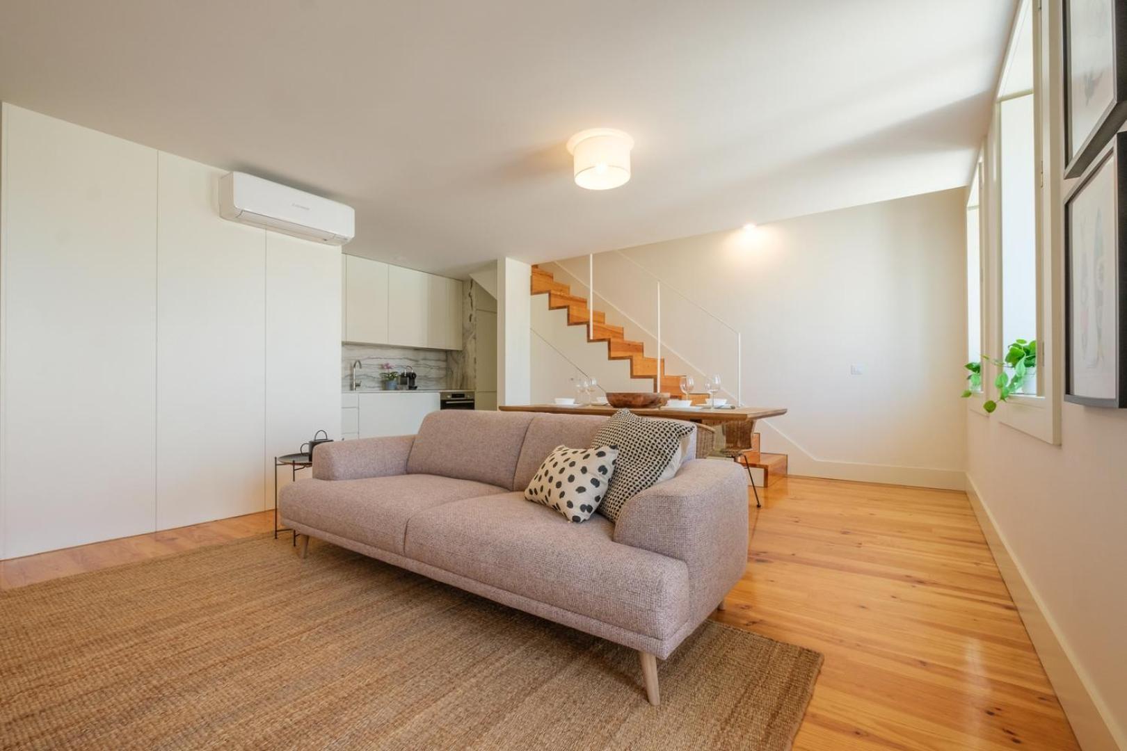 Spacious W. Beautiful & Sunny Private Terrace Oporto